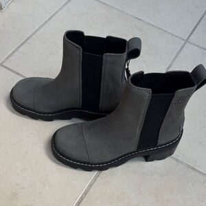 Sorel Women's Grey and Black Ankle Boots